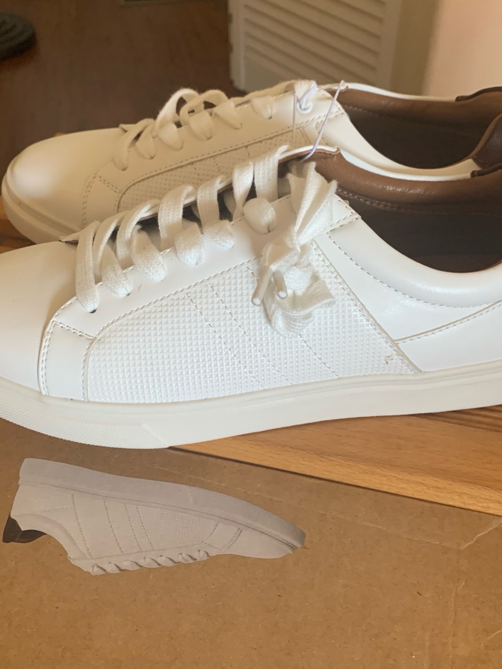 Steve Madden 10.5  White Lace-Up  court Sneakers brand new with tags - Picture 2 of 6